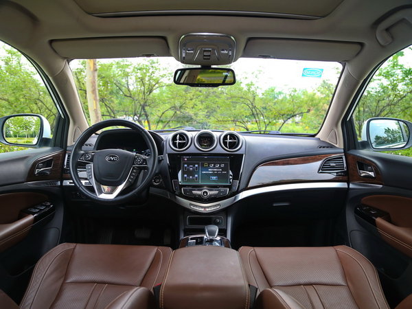 比亚迪  2.0T 中控台整体