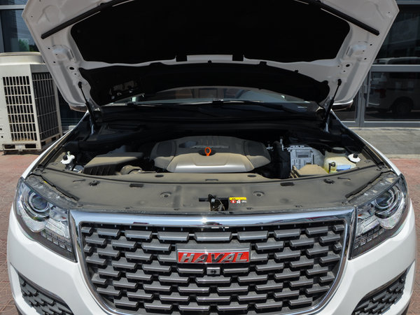 哈弗汽车  2.0T 发动机舱