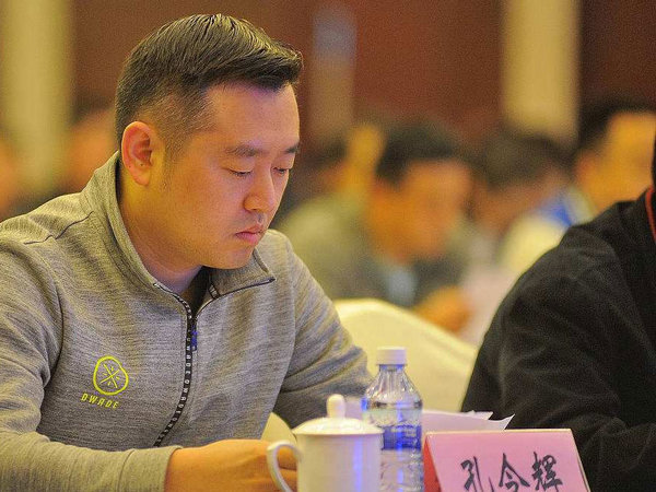 小孔你长点儿心 200多万去赌不如买车带你“飞”-图1