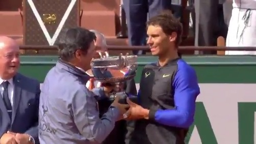 托尼叔叔为纳达尔颁奖