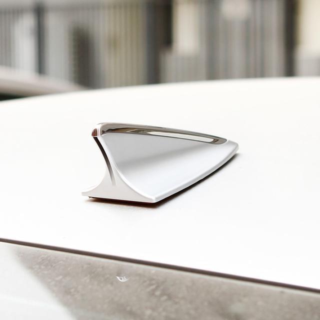 很多人都不知道 汽车顶上小尾巴到底有什么用