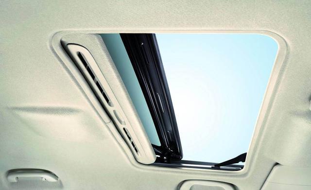 天窗要是这么用 真不如不买带天窗的车