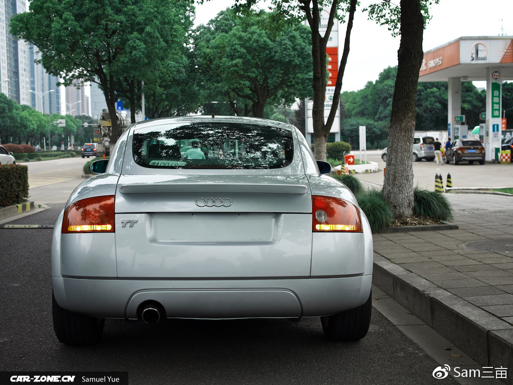 紧绷到我怀疑它出厂年份！奥迪TT Coupe MK1 1.8T