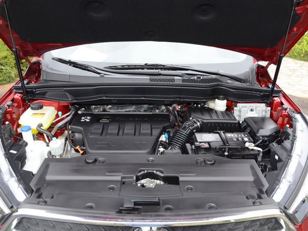 郑州日产（东风风度）  2.0L 发动机舱