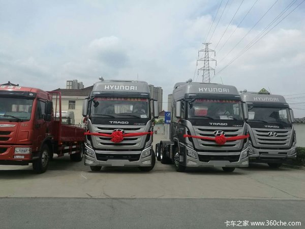 交车二台 盐城恒亚创虎牵引车交付客户