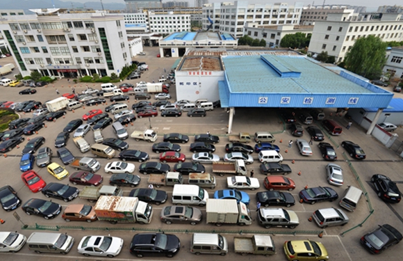 ▲在&ldquo;公安检测线&rdquo;年代，检车排大队是常事儿