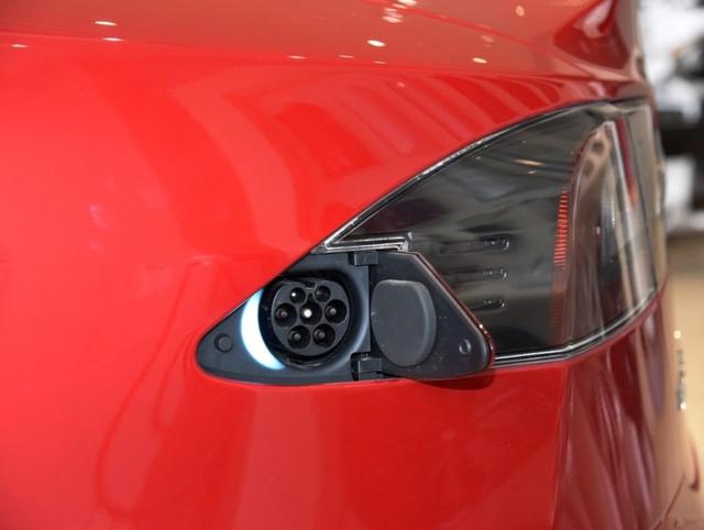 [转帖]坐进特斯拉，不会启动，不会挂挡，不会拉手刹