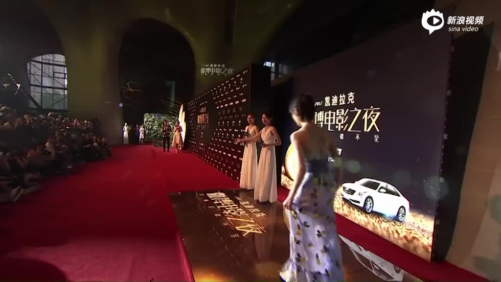 2017微博电影之夜红毯 周冬雨