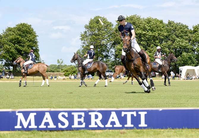 03剑桥公爵威廉王子马上英姿