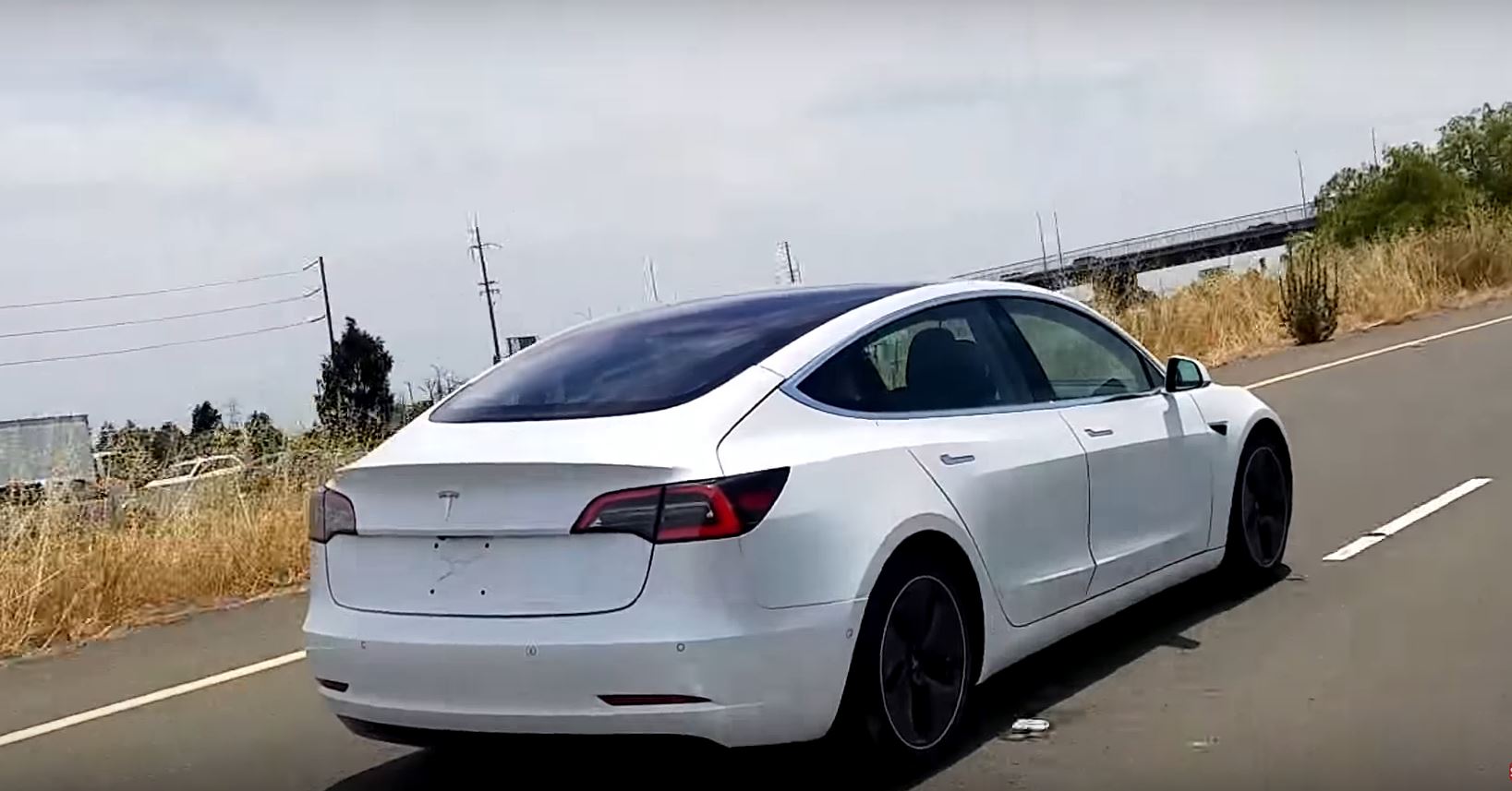 特斯拉Model 3将在年底向预定者开放提前试驾