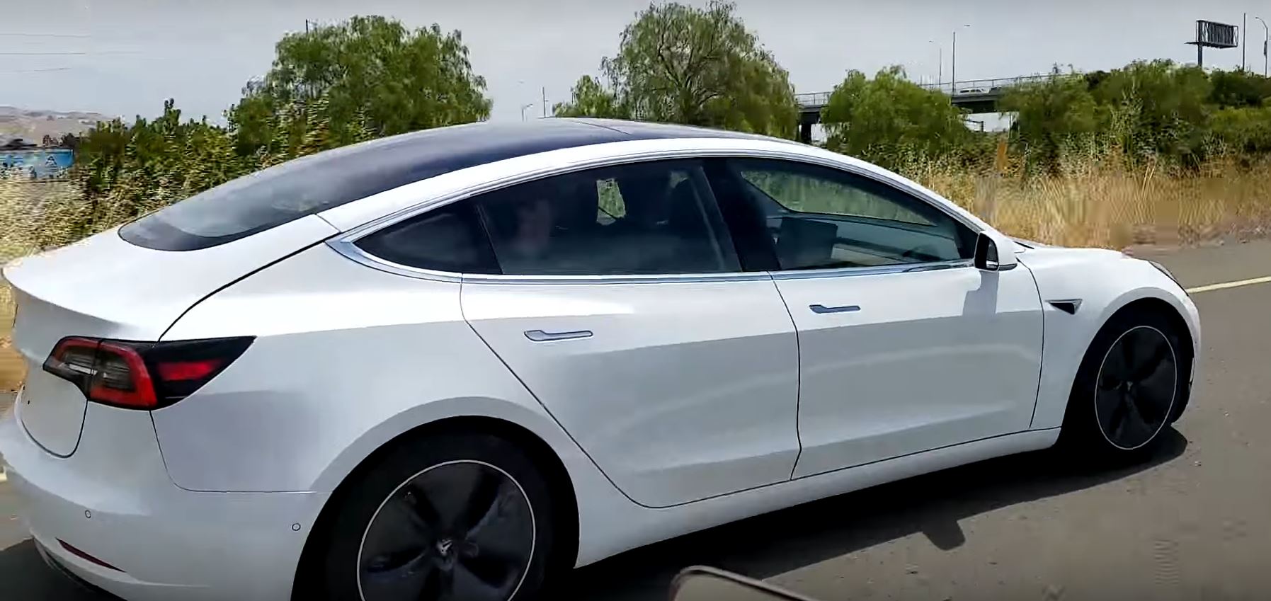 特斯拉Model 3将在年底向预定者开放提前试驾