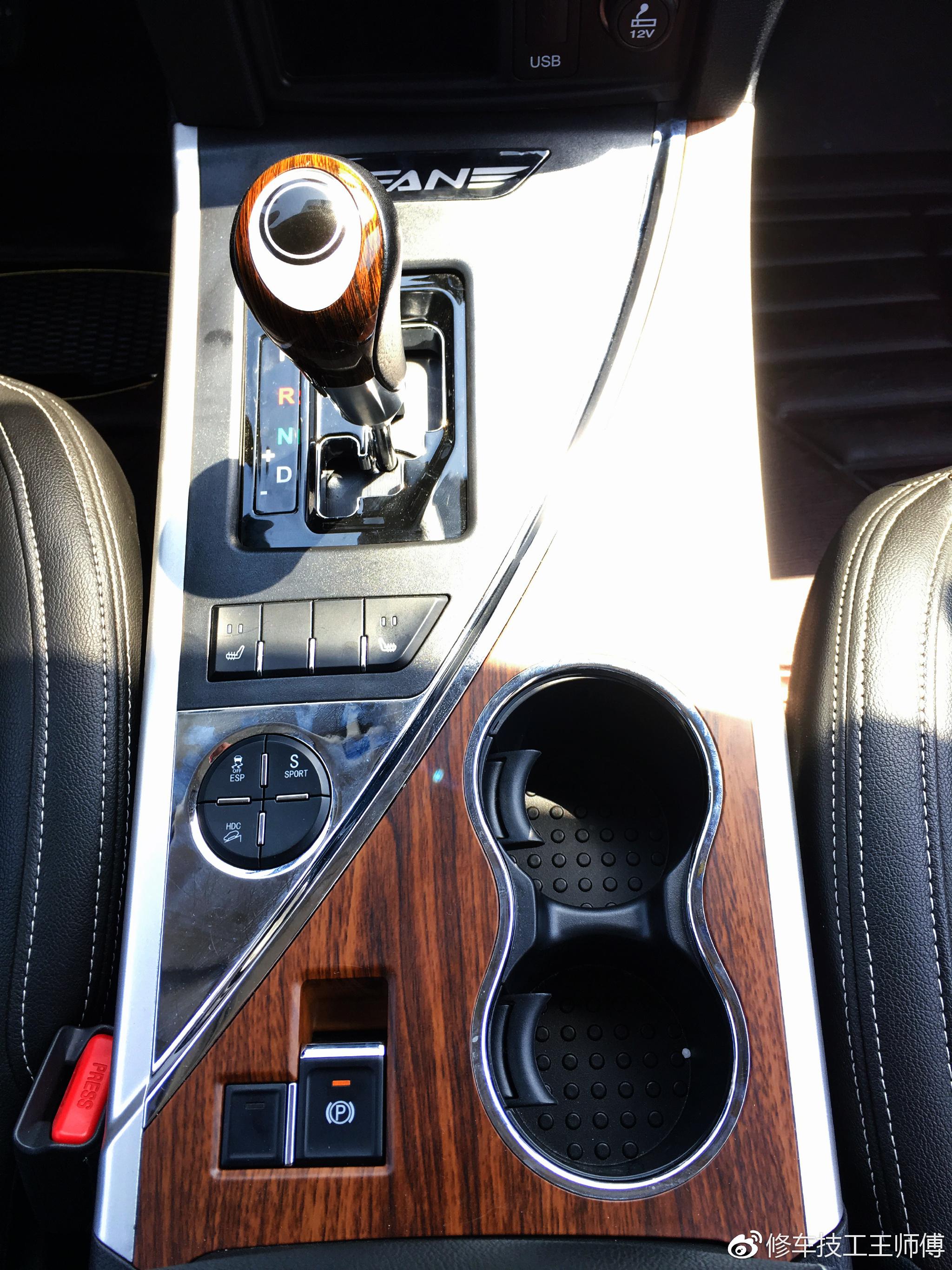 配置丰富的档位操作台