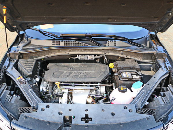 上汽荣威  30T 发动机舱