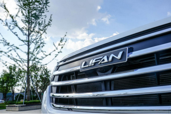 【原创试驾】杀出一匹黑马！抢先试驾力帆X80 ——by@孙大诚