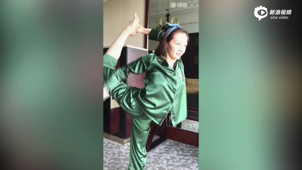 苗苗劈腿秀软度_手机新浪网