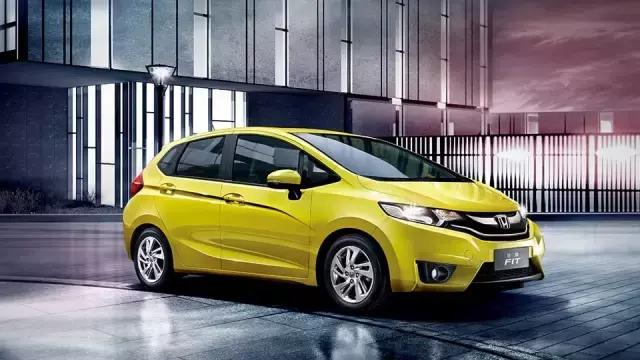 毕业礼物 10万元就可以让你有车、有远方、有姑娘！