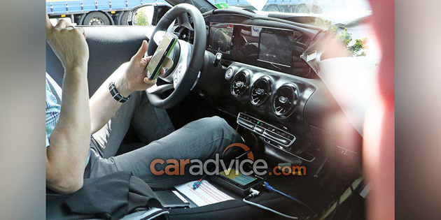 奔驰全新A级内饰谍照曝光 更加简洁时尚