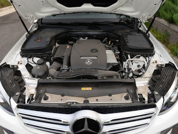 北京奔驰  GLC 发动机舱