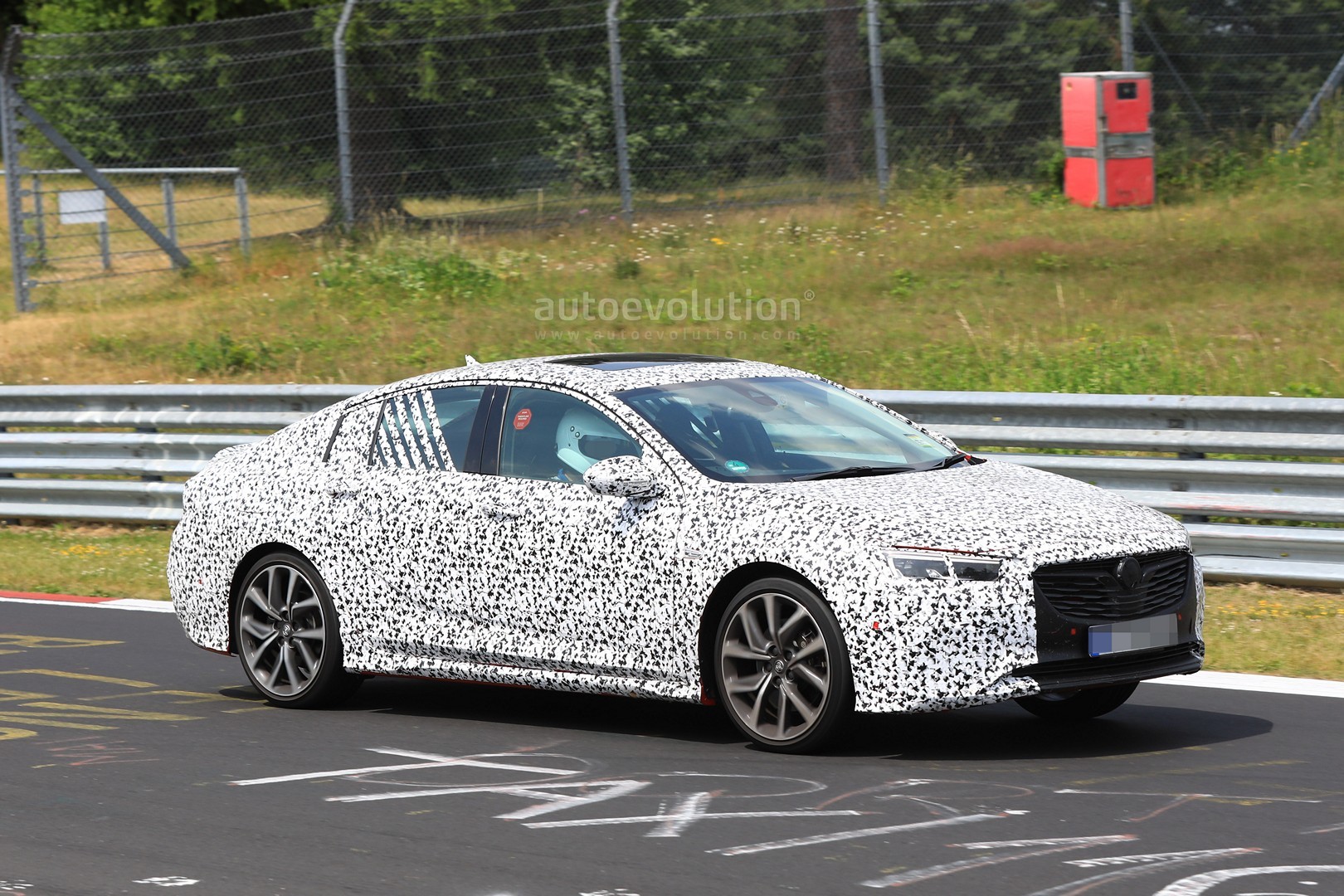 all-new-opel-insignia-opc-vxr-makes-nurburgring-debut_2.jpg