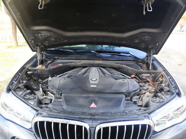 宝马(进口)  xDrive50i 发动机舱
