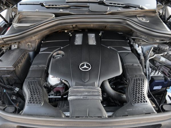 奔驰(进口)  GLE 发动机舱