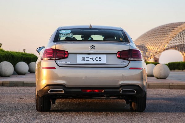蒙迪欧科技？天籁舒适？那是因为你没看到第三代C5的配置表-图4