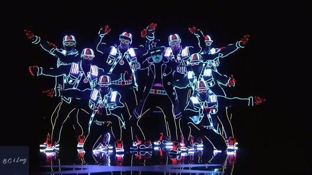 炫酷!乌克兰电光组合light balance最新《美国达人秀》精彩表演