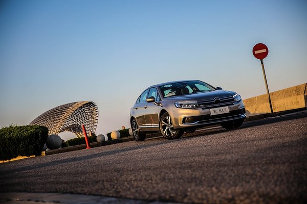 蒙迪欧科技？天籁舒适？那是因为你没看到第三代C5的配置表-图1