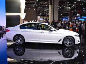 宝马全新5系长轴版上市 售XX.XX-XX.XX万