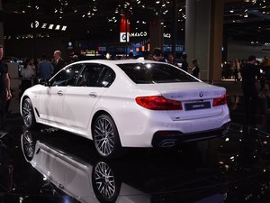 宝马全新5系长轴版上市 售XX.XX-XX.XX万