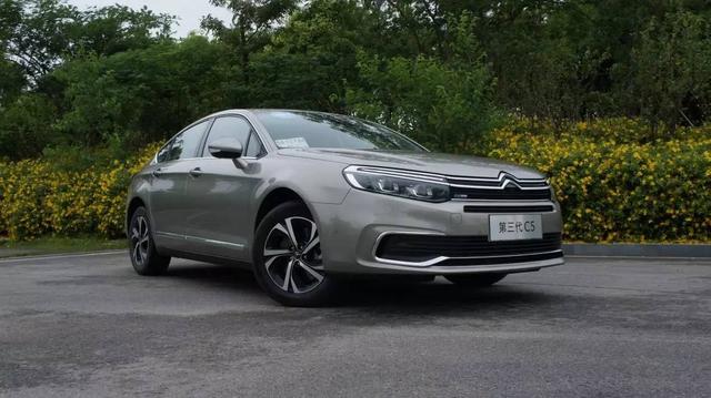 全新国产宝马5系上市！这价格奔驰奥迪怎么看？