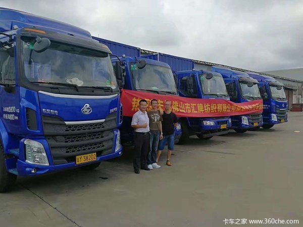 一次购车6台 佛山汇牌纺织内新乘龙交付