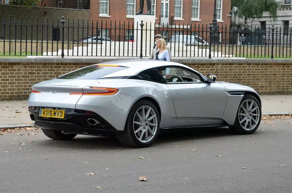 《变形金刚5》的主演，其实是这10款车