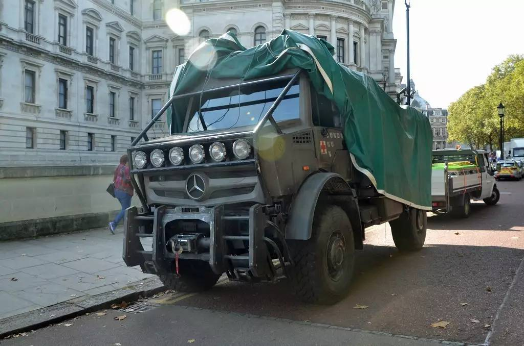 《变形金刚5》的主演，其实是这10款车