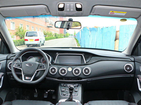 江淮汽车  1.5T 大中控全景