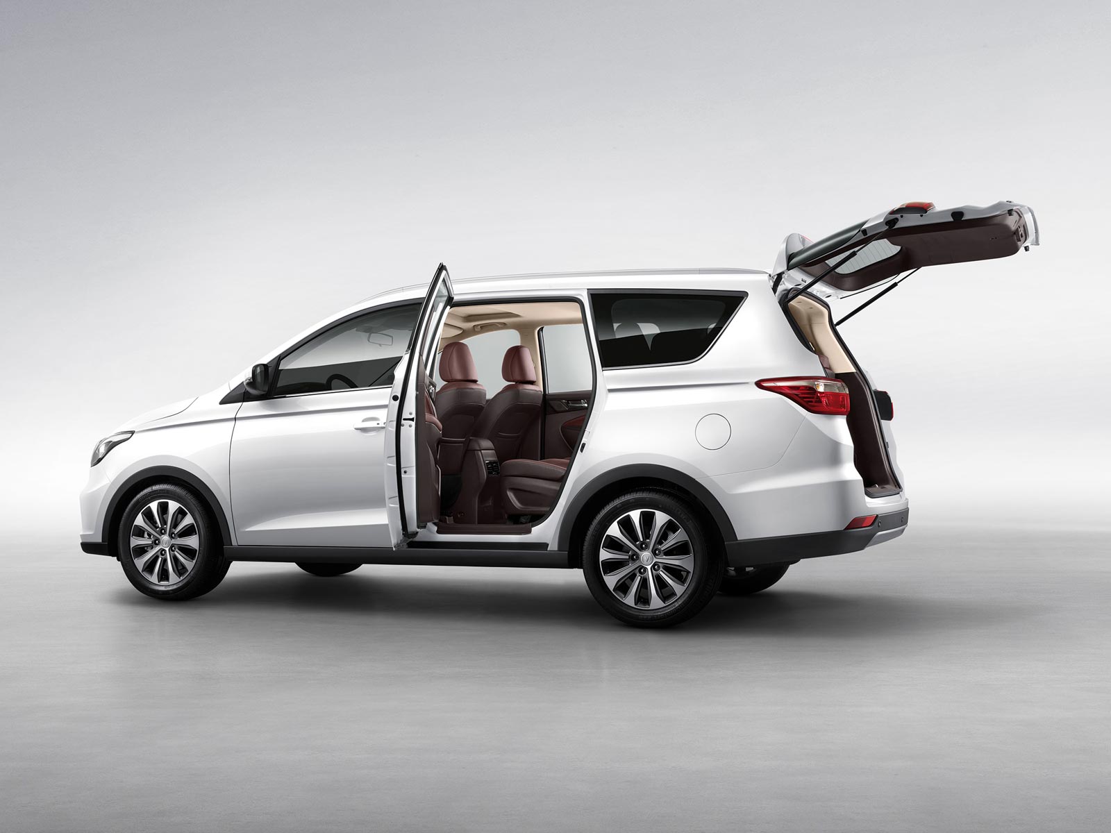 7座mpv车型那么多长安凌轩到底好在哪儿