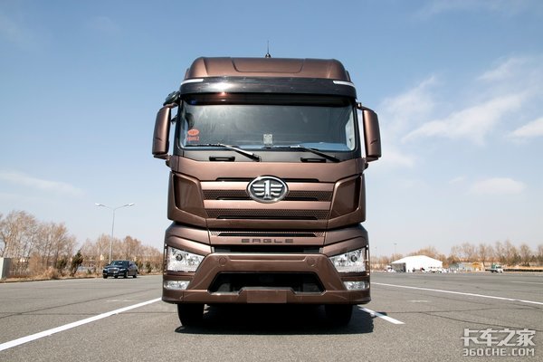 对标进口车 解放J7陕汽HD看国车新趋势