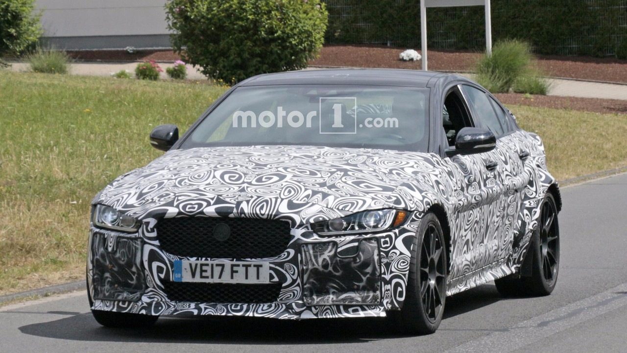 hardcore-jaguar-xe-prototype-spy-photo (1).jpg