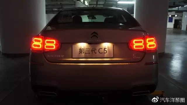 这台尾灯写着“8888”的B级车，到底6不6？