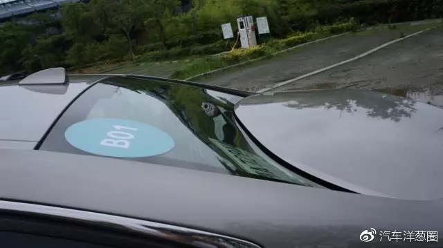 这台尾灯写着“8888”的B级车，到底6不6？