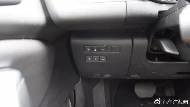 这台尾灯写着“8888”的B级车，到底6不6？