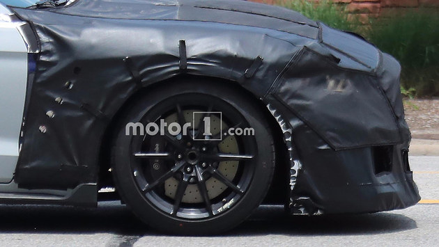全新Mustang Shelby GT500路试谍照亮相