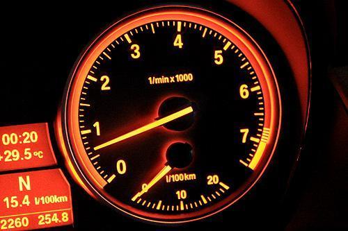 开了这么久车，原来转速表还有这些功能