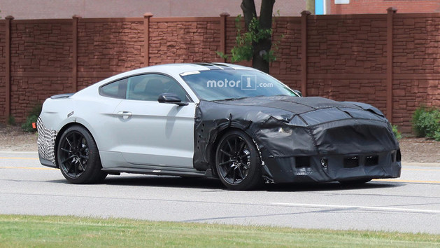 全新Mustang Shelby GT500路试谍照亮相