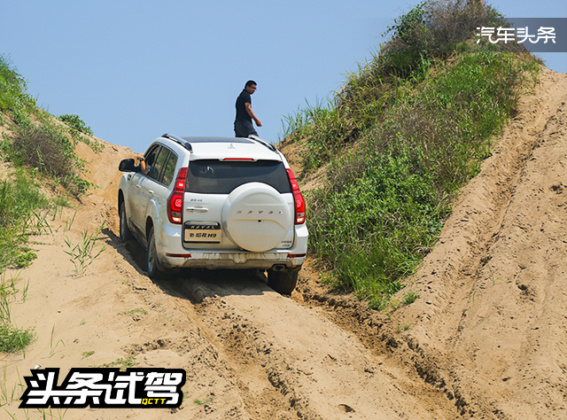 刷河道｜大部分SUV只能岸边围观，新哈弗H9越野体验