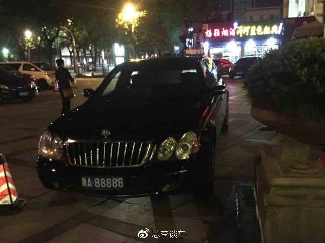 杭州最牛丰田，挂百万牛牌，和千万豪车迈巴赫使用同一车牌