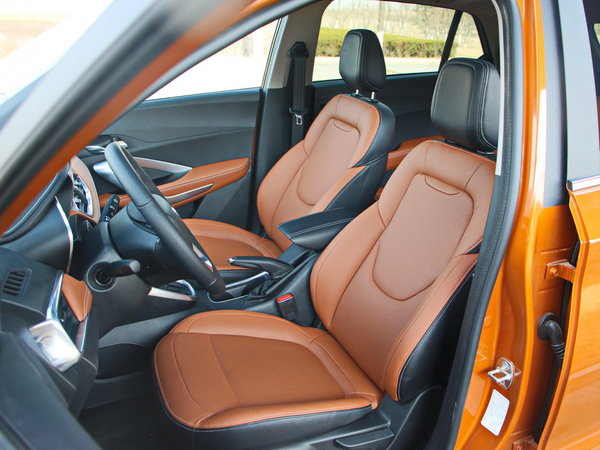 宝骏汽车  1.5L 前排座椅