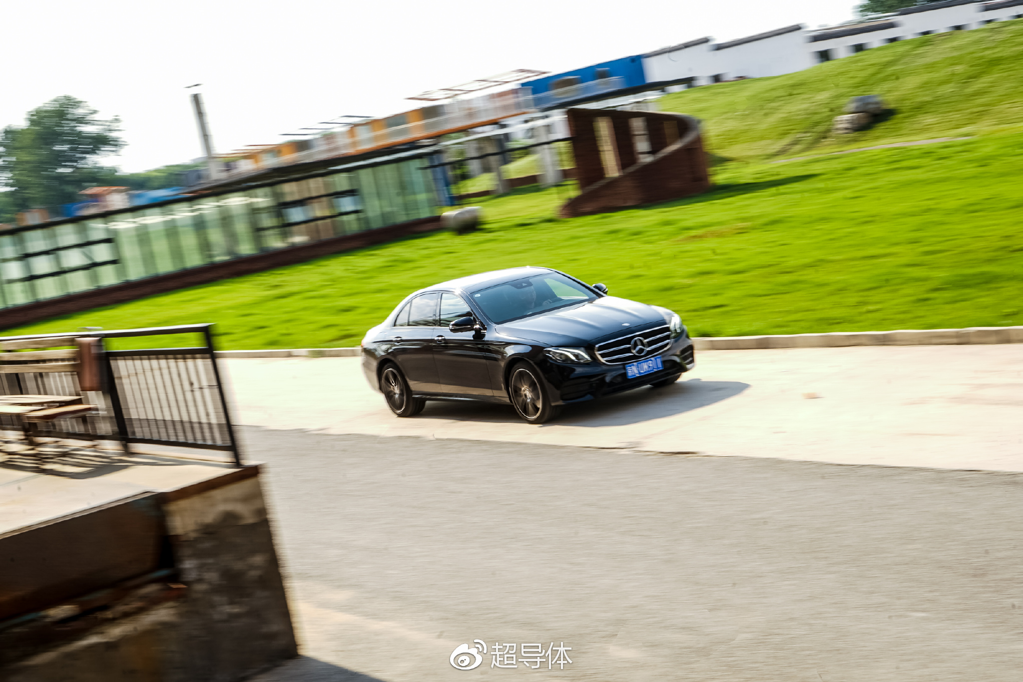 #超导车志# #德系车#  我只中意你 奔驰E300标轴试驾