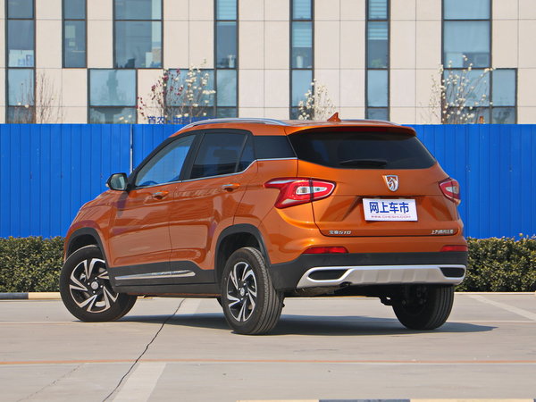 宝骏汽车  1.5L 左后正45度