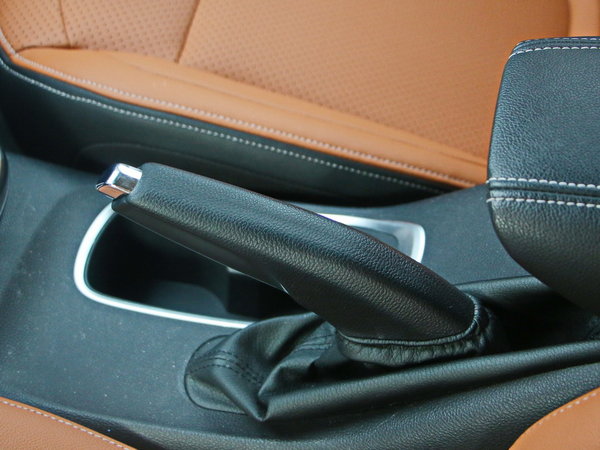 宝骏汽车  1.5L 手刹/驻车按键